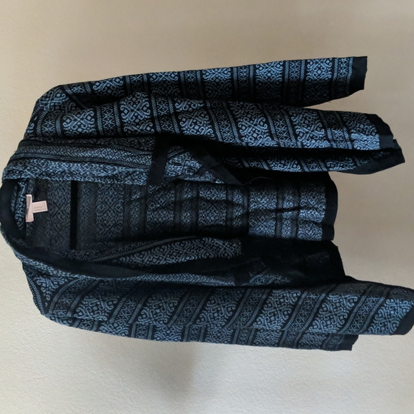 Sweater - Picture 4 of 4